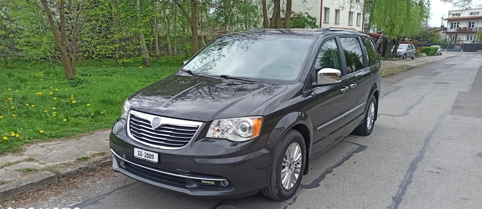 Lancia Voyager cena 45900 przebieg: 199000, rok produkcji 2013 z Radom małe 326